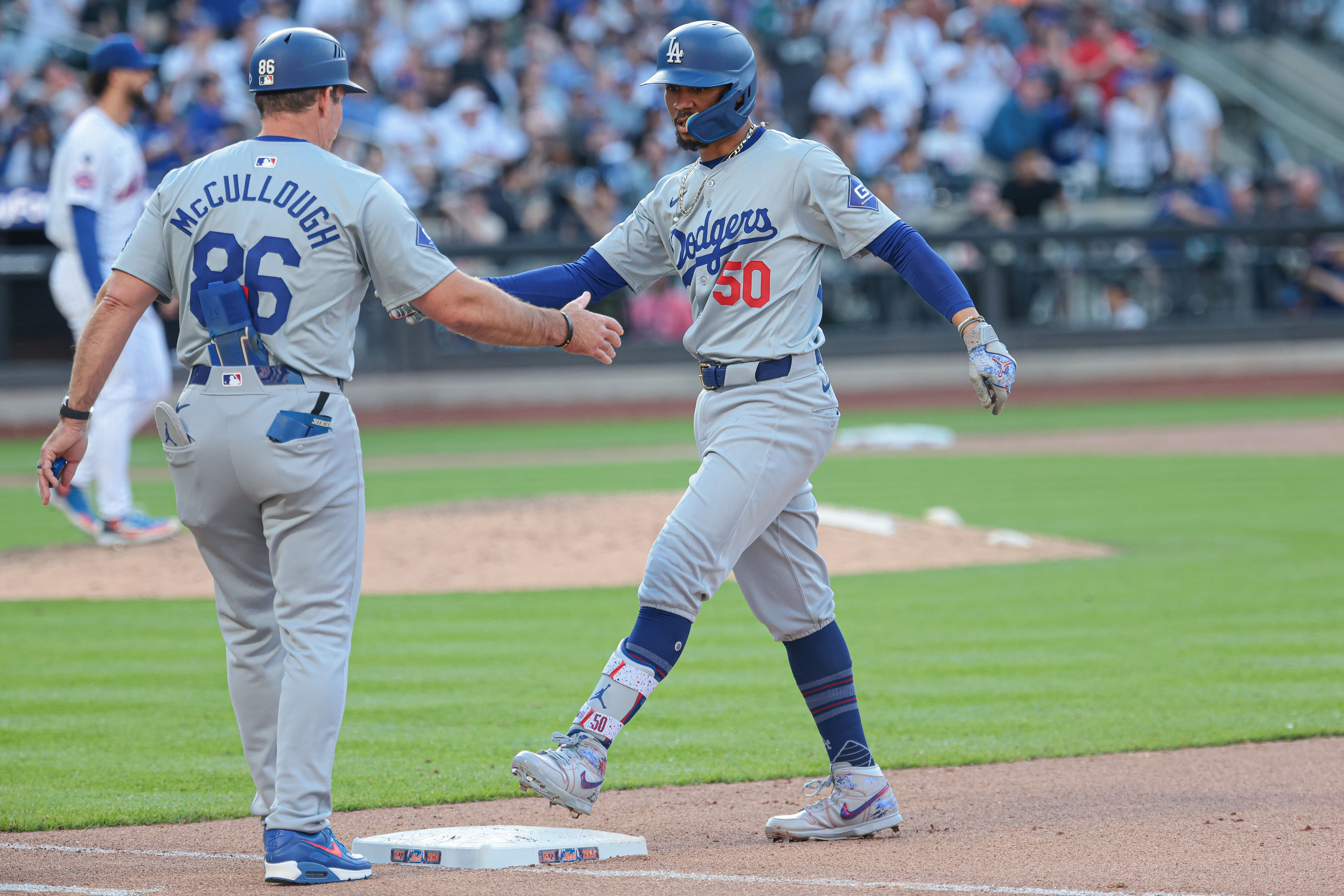 Los Angeles Dodgers - Mookie Betts (Image via USA Today)