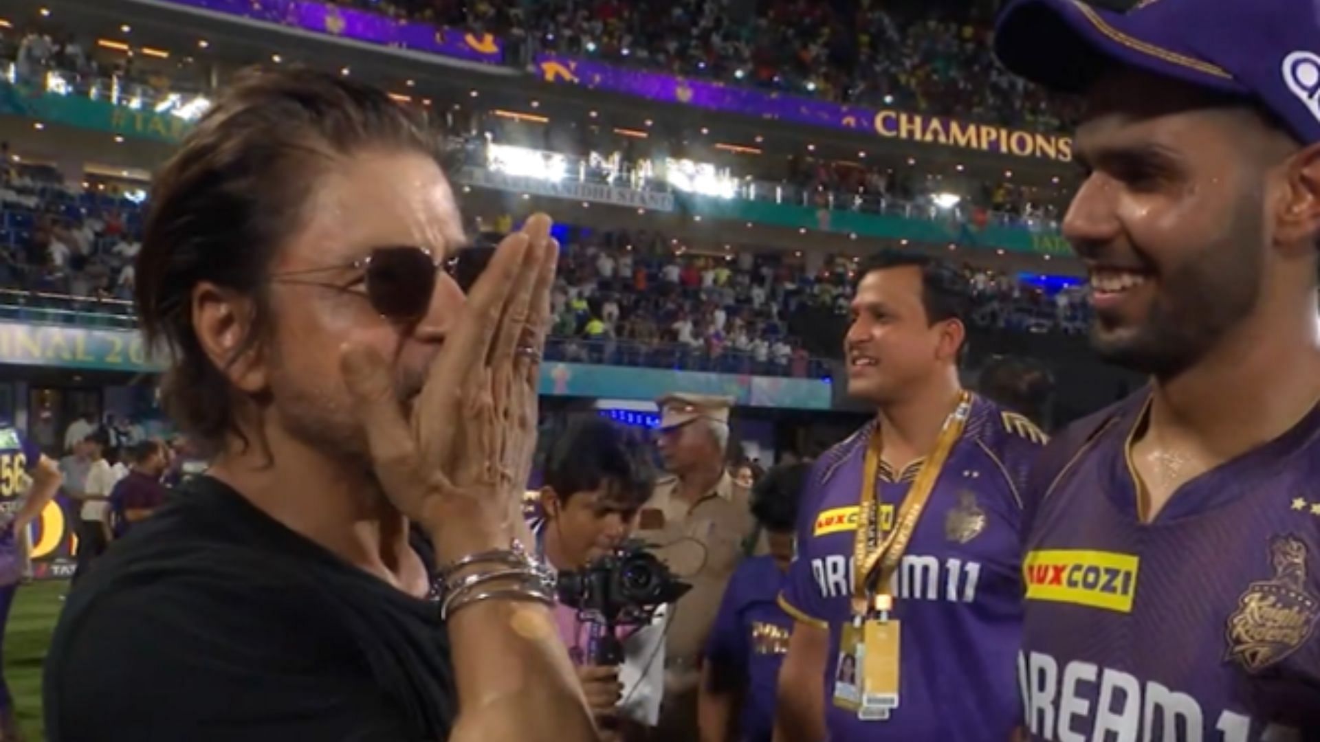 Snippet from Shah Rukh Khan doing he 