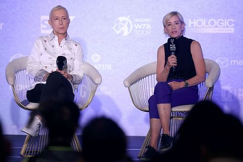 Martina Navratilova (L) and Chris Evert