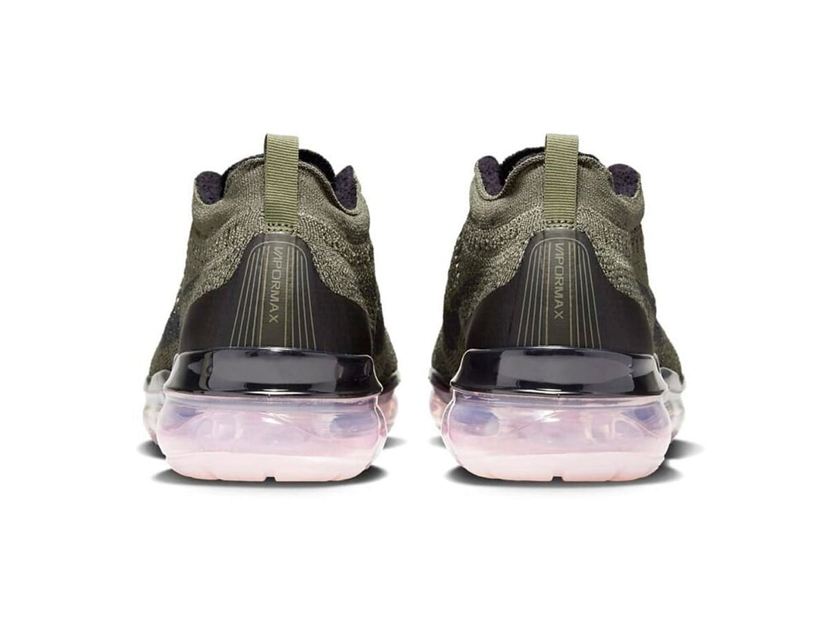 Nike Air Vapormax 2023 Flyknit &quot;Medium Olive/Pink Oxford&quot; sneakers (Image via Nike)