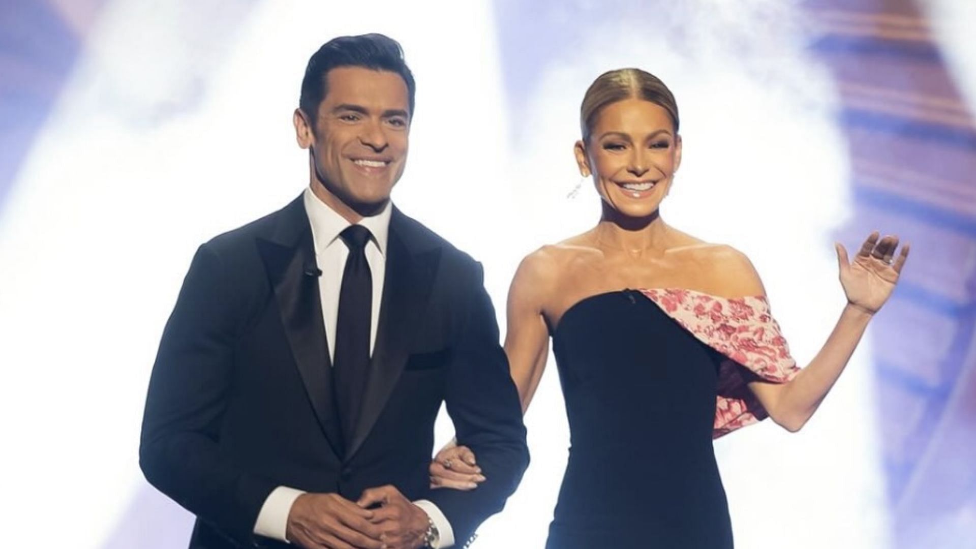  Kelly Ripa and Mark Consuelos (Image via Instagram/@kellyripa)