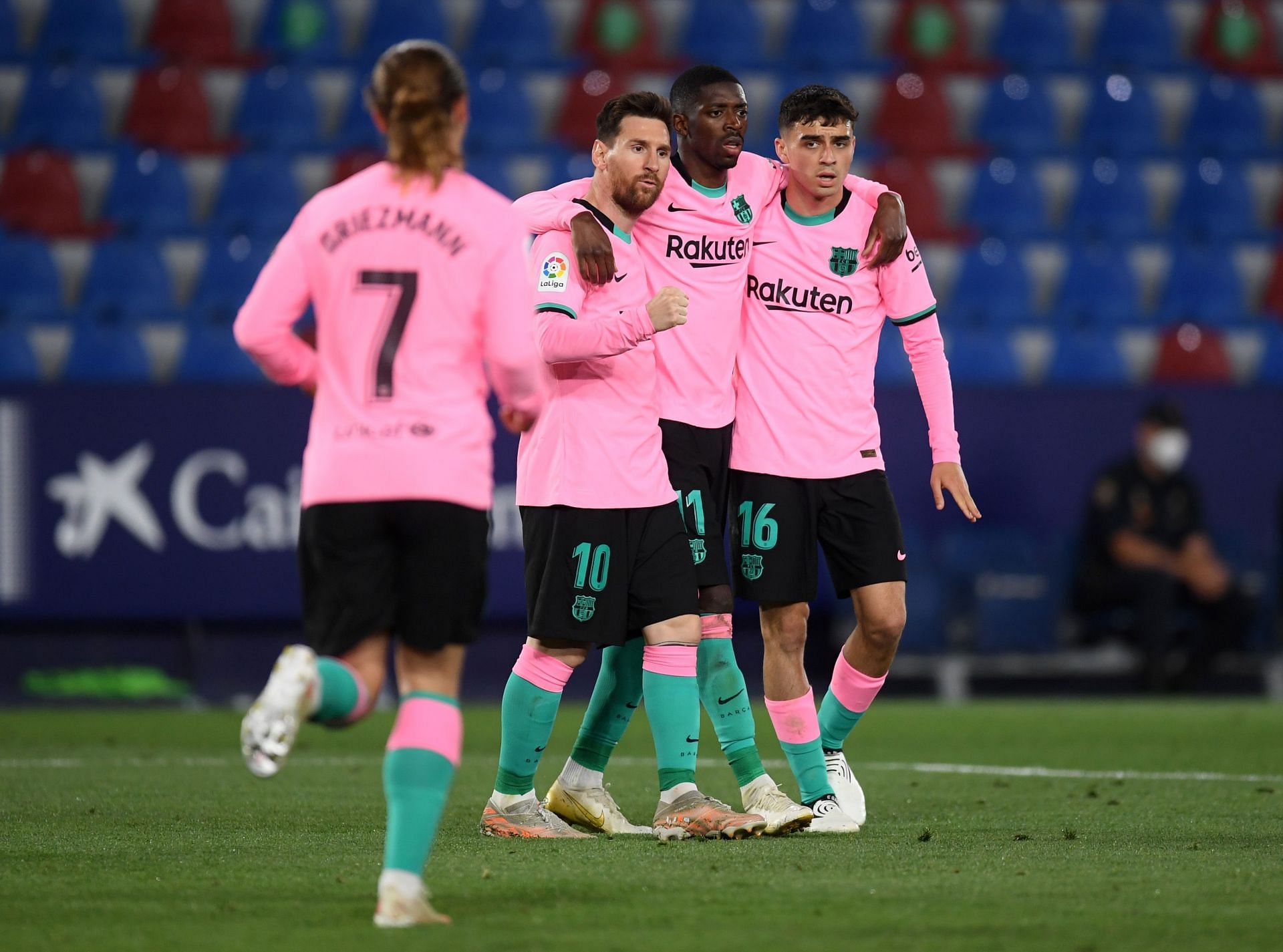 Levante UD v FC Barcelona - La Liga Santander (Photo by Alex Caparros/Getty Images)