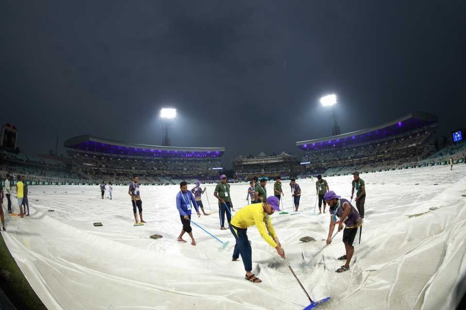 ईडन गार्डंस को सफेद कवर्स से ढका गया (Photo Courtesy : BCCI)