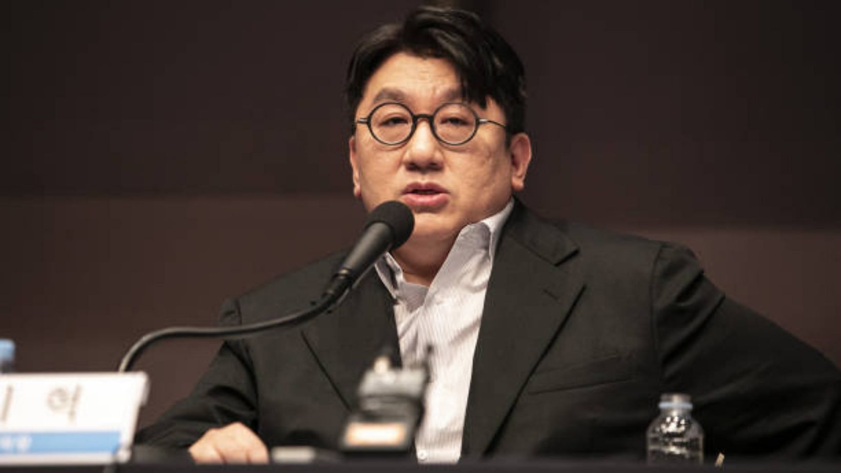 Bang Si-hyuk&rsquo;s net worth and HYBE to pay Min Hee-jin $14.5M in compensation. (Image via GETTY/Photographer: Jean Chung/Bloomberg via Getty Images)
