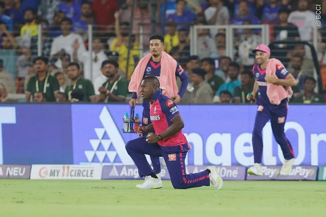 [Watch] Rovman Powell takes a stunning diving catch to dismiss Faf du Plessis in RCB vs RR IPL 2024 Eliminator Clash