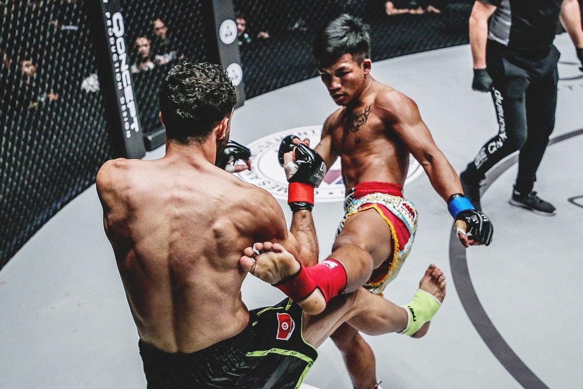 Rodtang lands a body kick against Fahdi Khaled in their 2019 matchup.