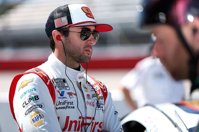 $200M-worth Jeff Gordon nails Chase Elliott guess on NCIS tweets in guessing game alongside HMS drivers