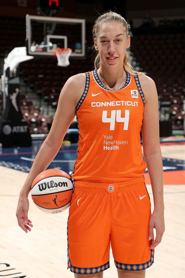 5 tallest WNBA players heading into 2024 season