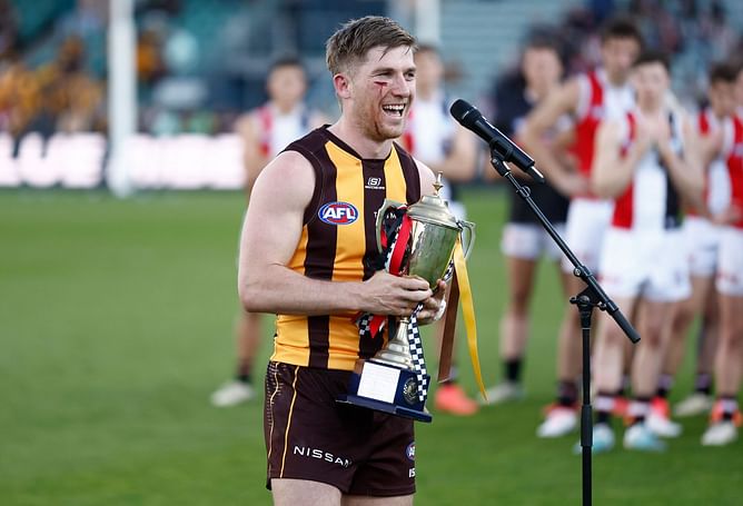 "The most tenacious player pound-for-pound in the game right now" - Kane Cornes praises Dylan Moore's performance in Hawthorn's win over St Kilda