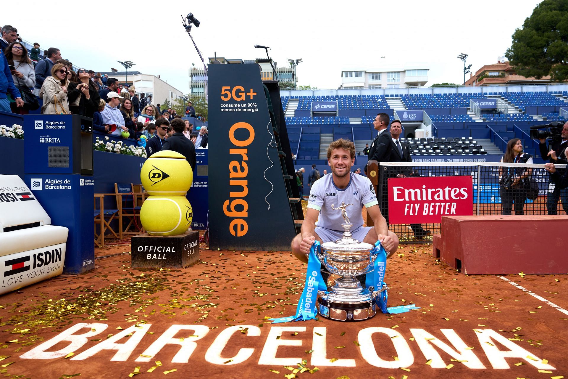 Casper Ruud with the 2024 Barcelona Open title. PHOTO: GETTY