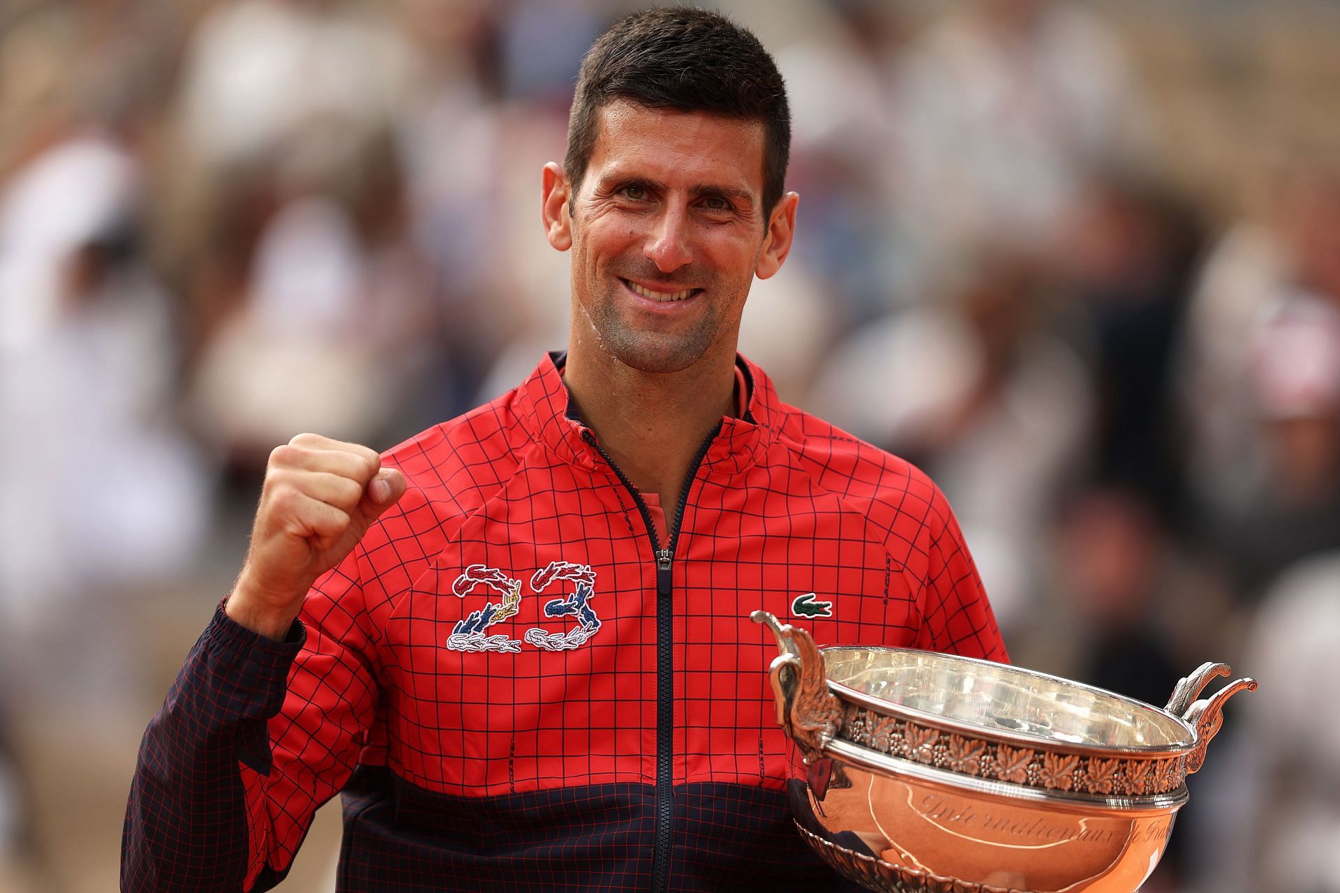 The Serb poses with the 2023 French Open trophy