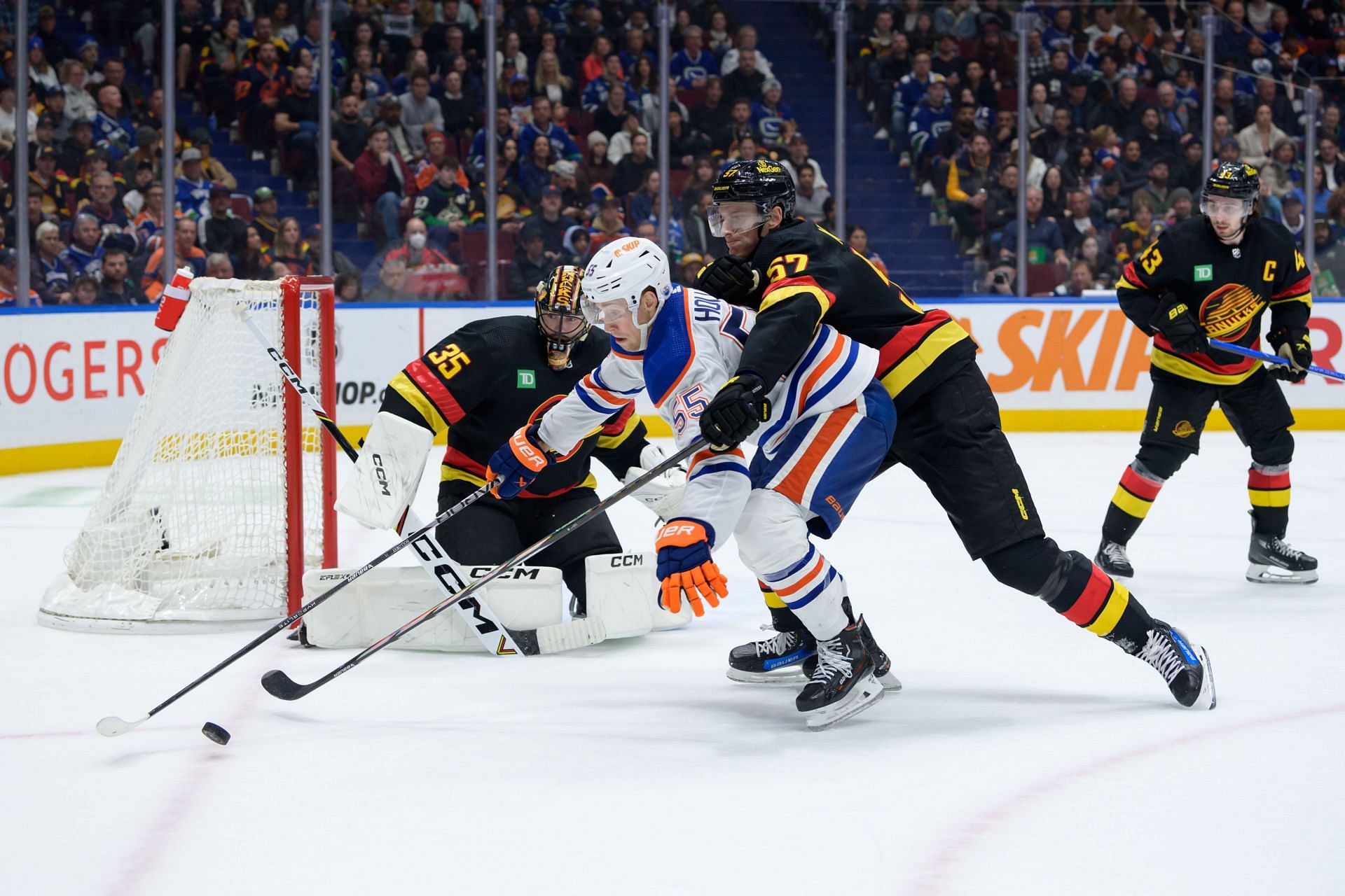 Edmonton Oilers v Vancouver Canucks