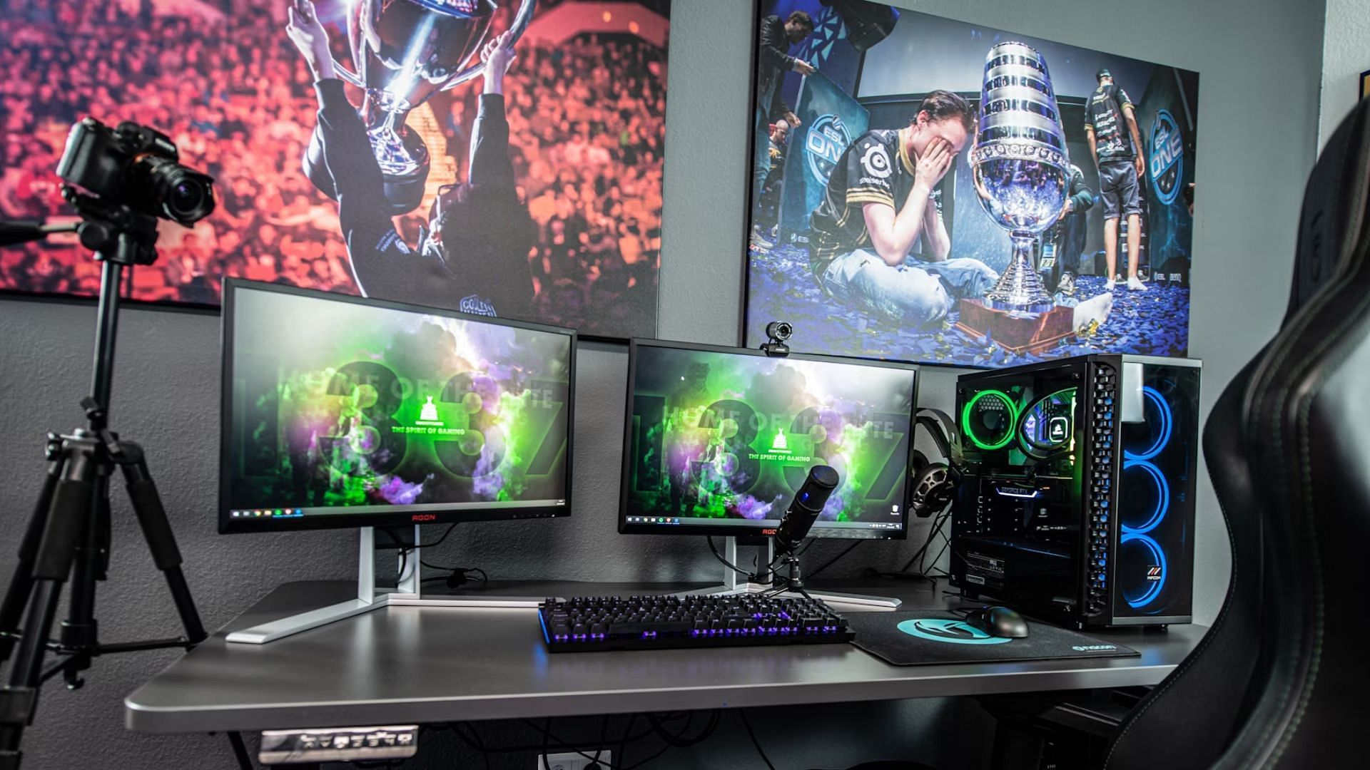 The best gaming desk size will depend on the monitor(s) (Image via Unsplash/ELLA DON)