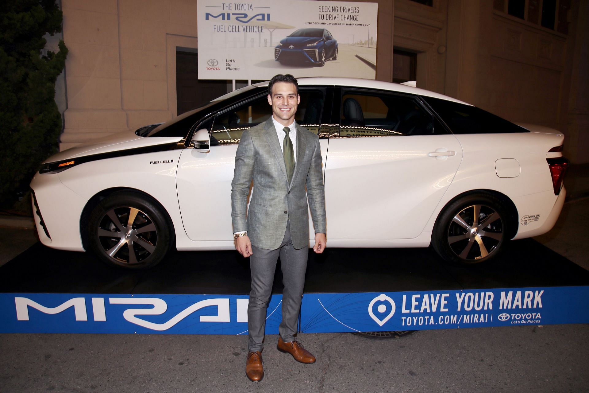 Environmental Media Association Hosts Its 26th Annual EMA Awards Presented By Toyota, Lexus And Calvert - Red Carpet