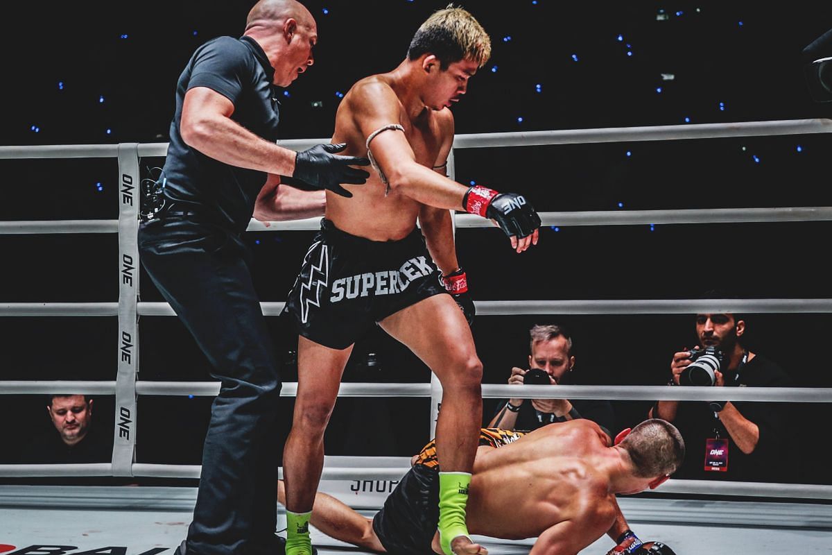 Superlek Kiatmoo9 fighting Tagir Khalilov | Image credit: ONE Championship
