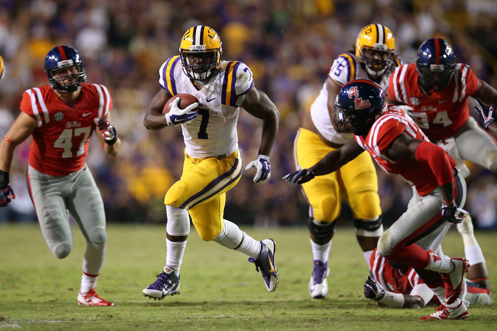 Mississippi v LSU Mississippi v LSU BATON ROUGE, LA - OCTOBER 25: Leonard Fournette #7 of the LSU Tigers runs the ball against the Mississippi Rebels at Tiger Stadium on October 25, 2014, in Baton Rouge, Louisiana. (Photo by Chris Graythen/Getty Images)