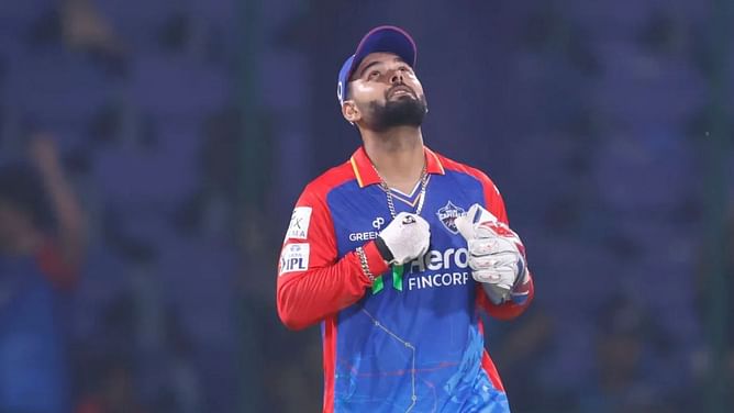 DC vs RR: क्या ऋषभ पंत पर लगेगा एक मैच का बैन? राजस्थान रॉयल्स के खिलाफ हुई बड़ी गलती की मिल सकती है कड़ी सजा