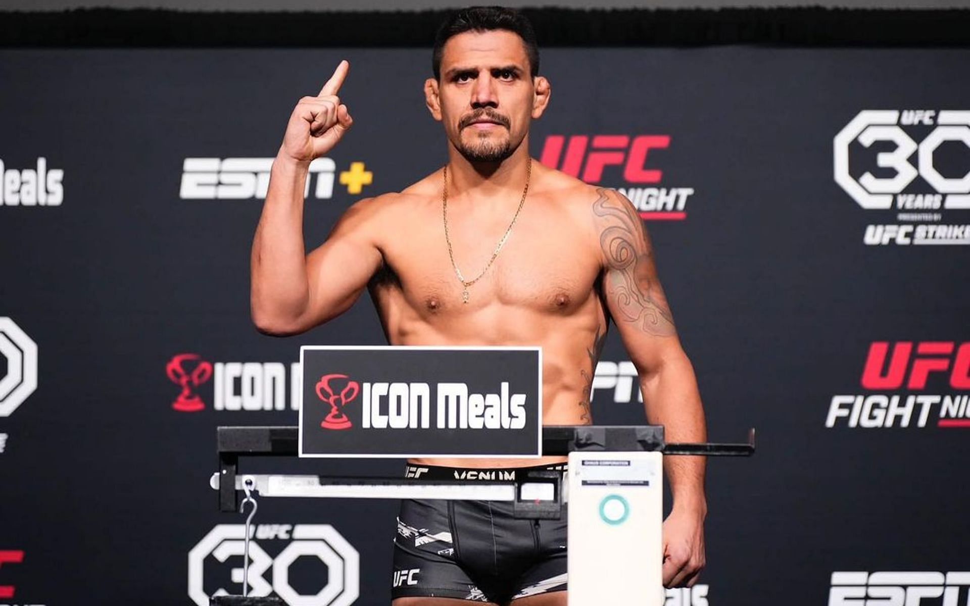 Rafael dos Anjos bids farewell to lightweight division, eyes fresh challenges at welterweight
