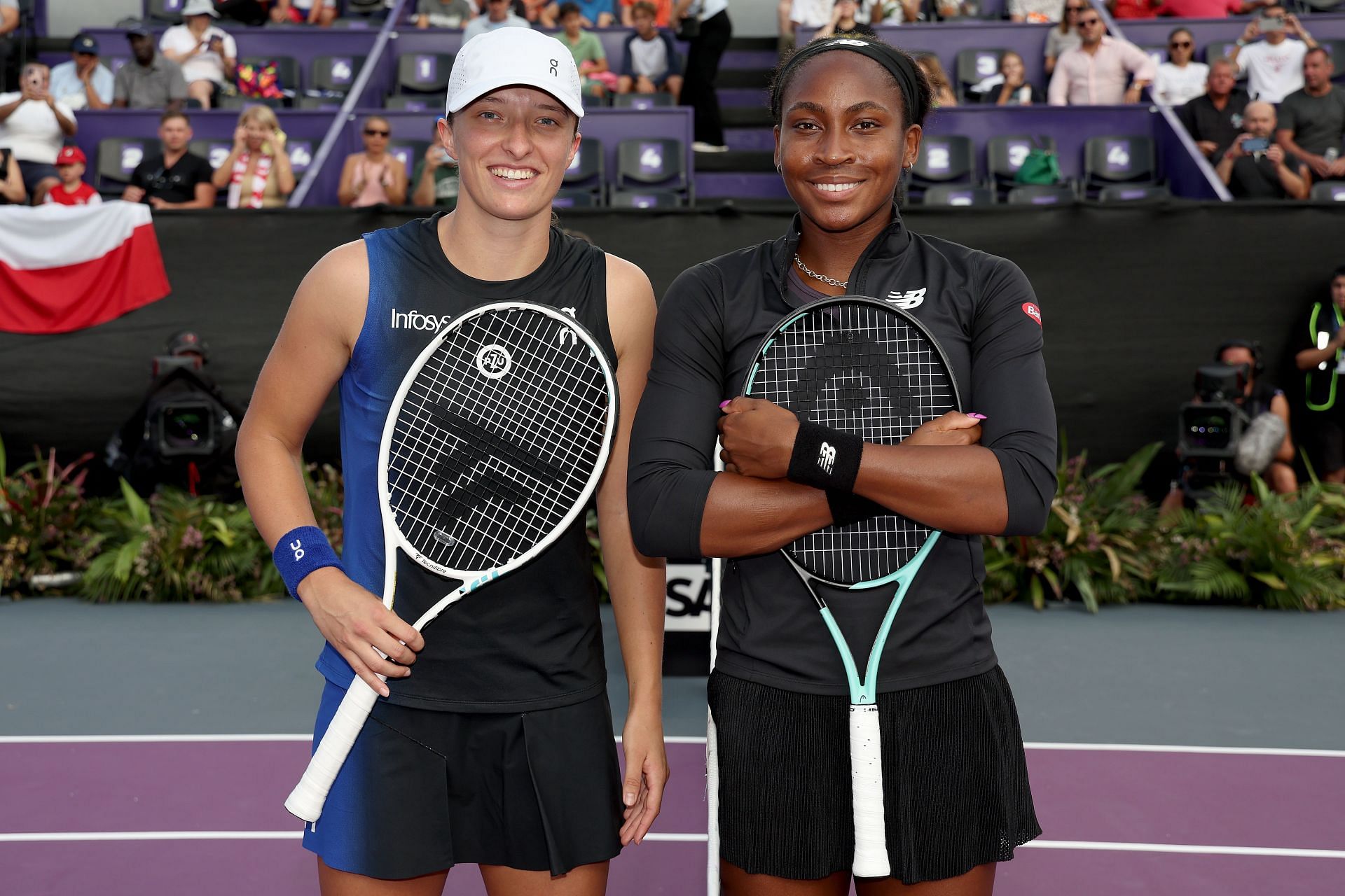 Iga Swiatek (L) and Coco Gauff (R)