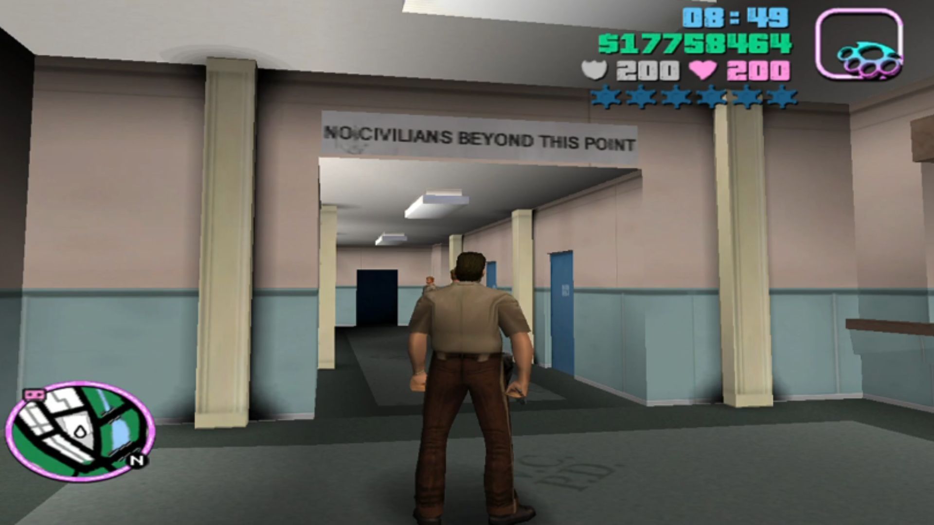 Tommy Vercetti in a police uniform (Image via YouTube/GayanPlayz)