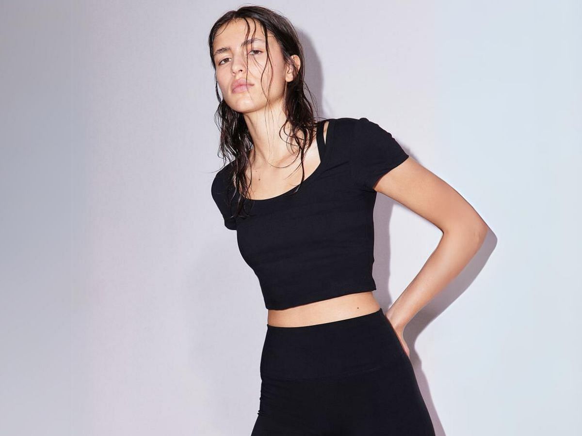 H&amp;M Sport Gym wear: DryMove&trade; Cropped Sports Top for Women (Image via H&amp;M)