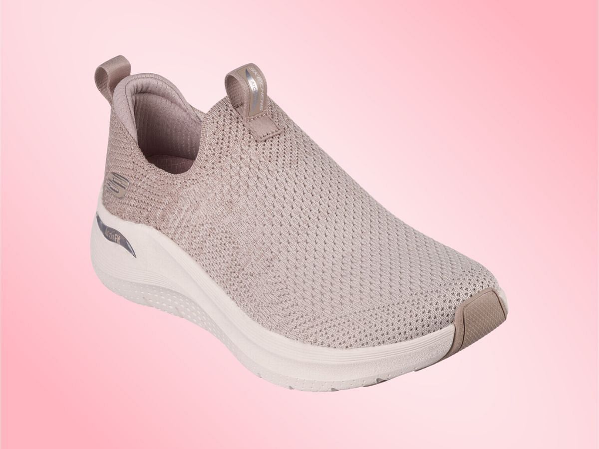 The Skechers Arch Fit 2.0 (Image via Skechers)