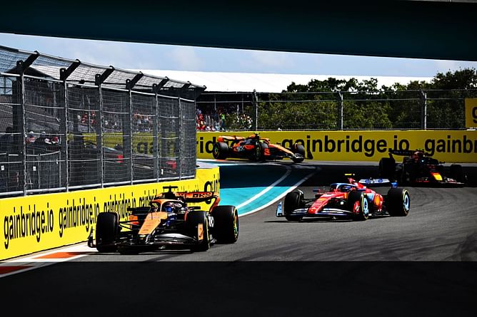 Former F1 driver questions compatriot Carlos Sainz Jr. getting penalised at the F1 Miami GP