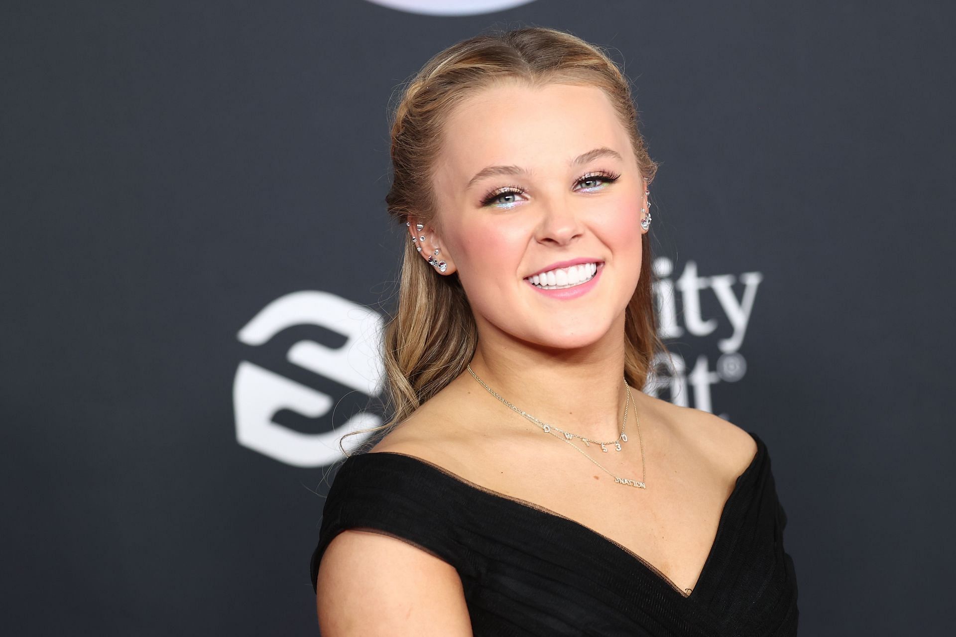 2021 American Music Awards - Arrivals (Photo by Matt Winkelmeyer/Getty Images for MRC )