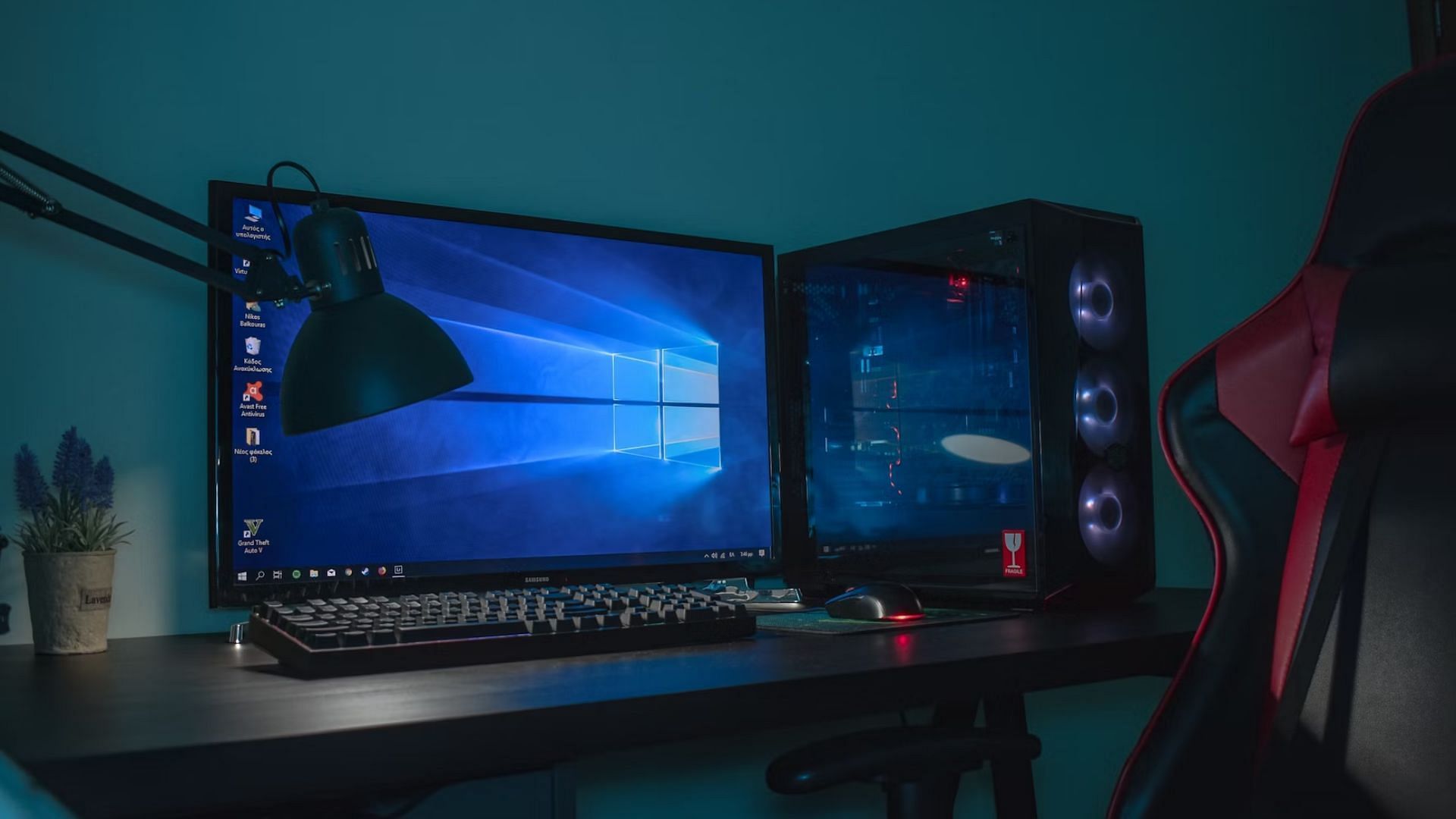 What is an optimal gaming desk size? (Image via Unsplash/Balkouras Nicos)