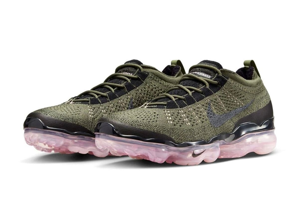 Nike Air Vapormax 2023 Flyknit &quot;Medium Olive/Pink Oxford&quot; sneakers (Image via Nike)