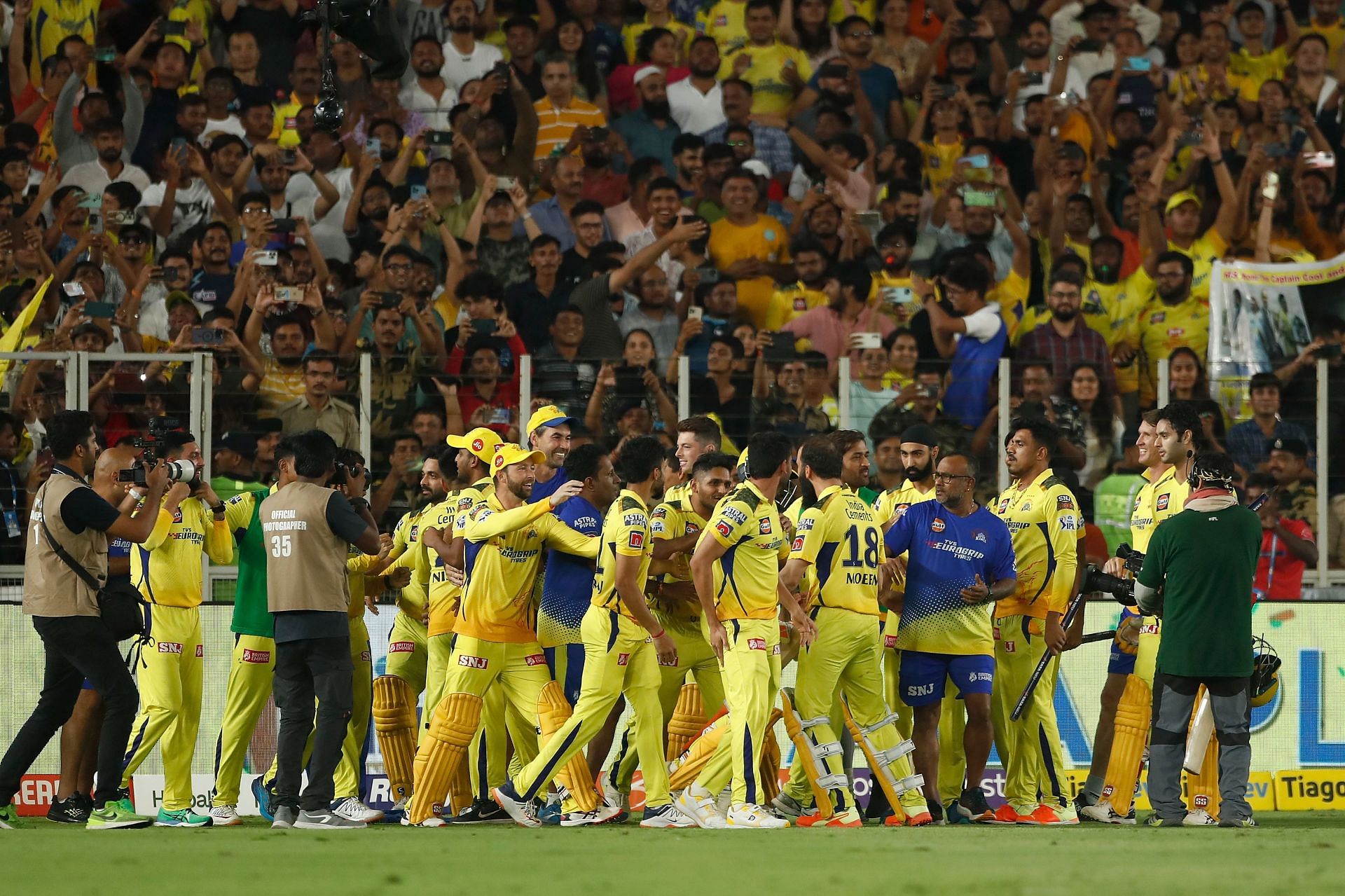 Chennai Super Kings players celebrate after winning IPL 2023. (Image Credit: Getty Images)