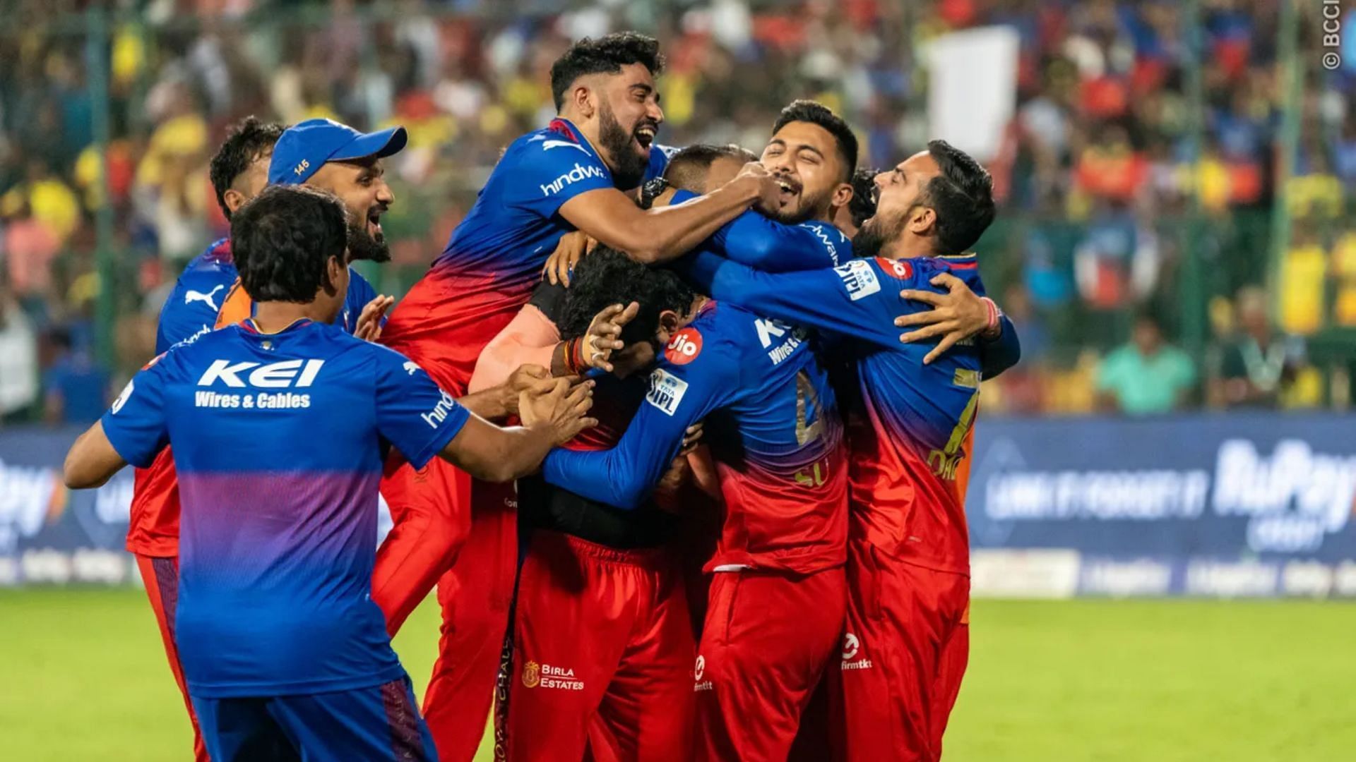 RCB players celebrate around Yash Dayal after qualifying for IPL 2024 playoffs (P.C.:iplt20.com)