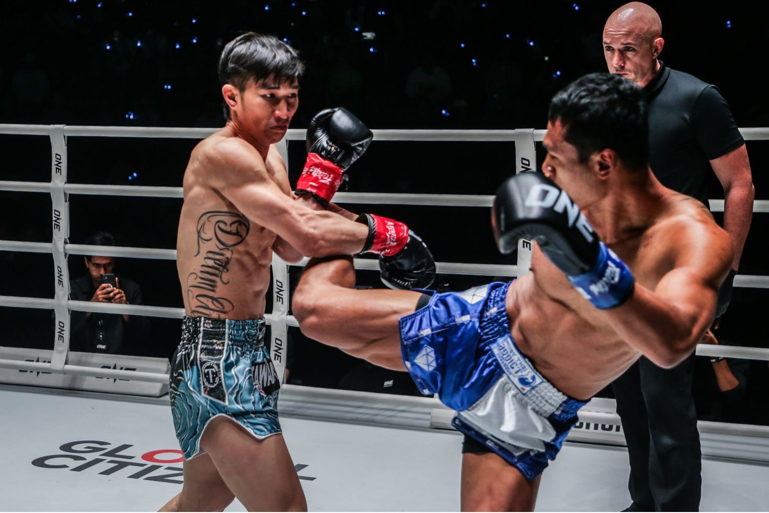 Tawanchai (L) vs Jo Nattawut (R) | Image by ONE Championship