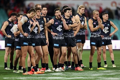 Blues players look dejected after losing the Round 10 AFL match between Sydney Swans and Carlton Blues.