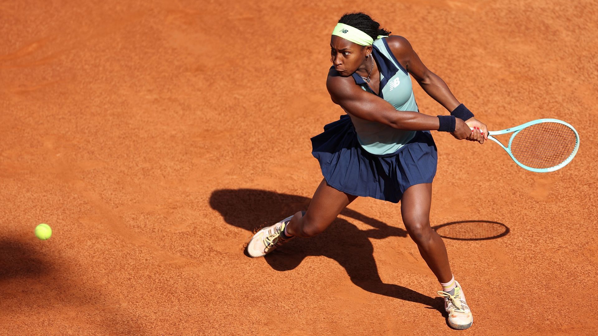 Coco Gauff hits a backhand during her Italian Open 4R match