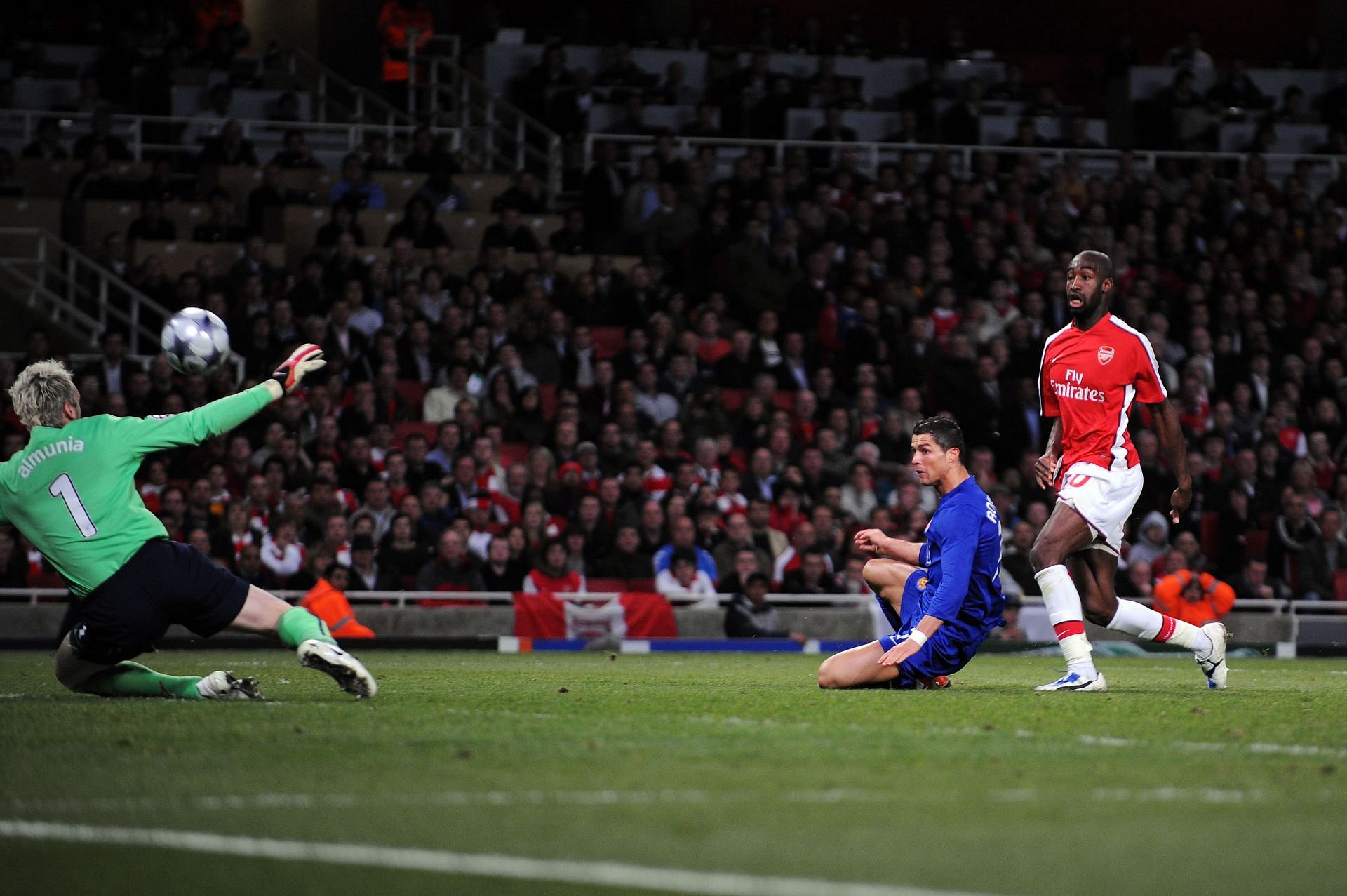 Arsenal v Manchester United - UEFA Champions League Semi-Final (Photo by Shaun Botterill/Getty Images)