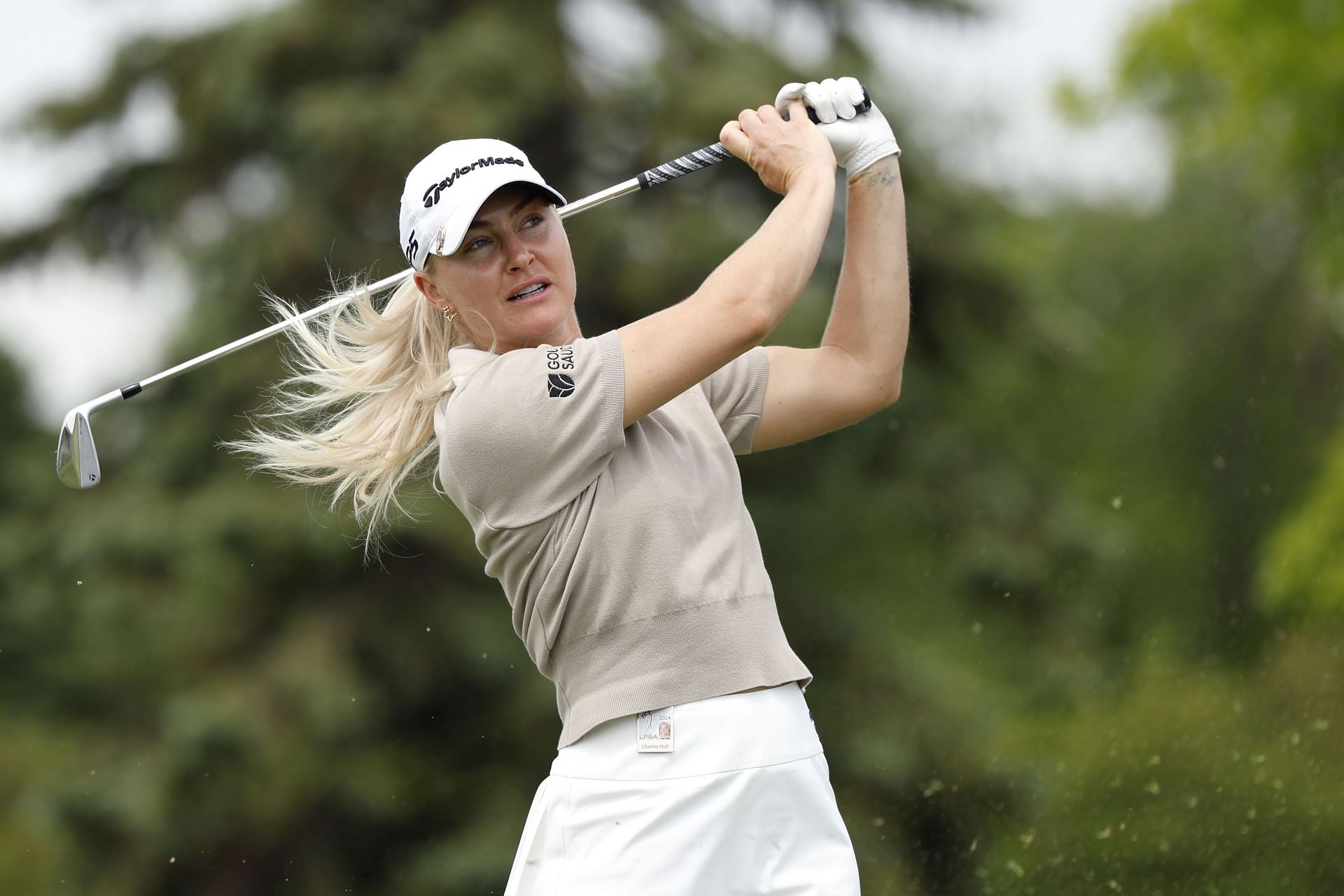 Charley Hull spotted smoking a cigarette while signing fan autographs at  the US Open