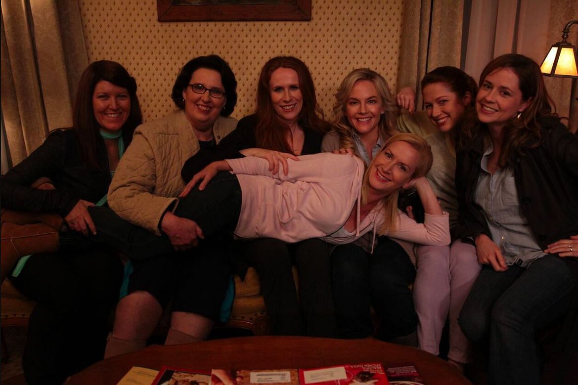 Angela Kinsey, Jenna Fisher, and others (Image via NBC)