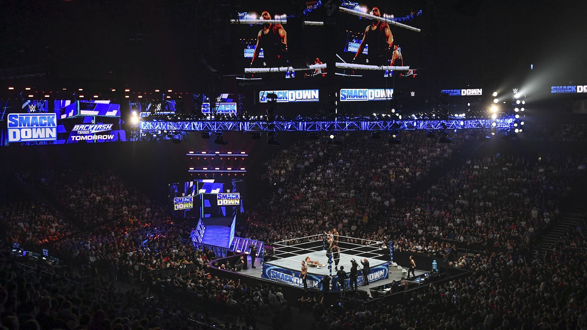 The WWE Universe in France packs their local arena for SmackDown