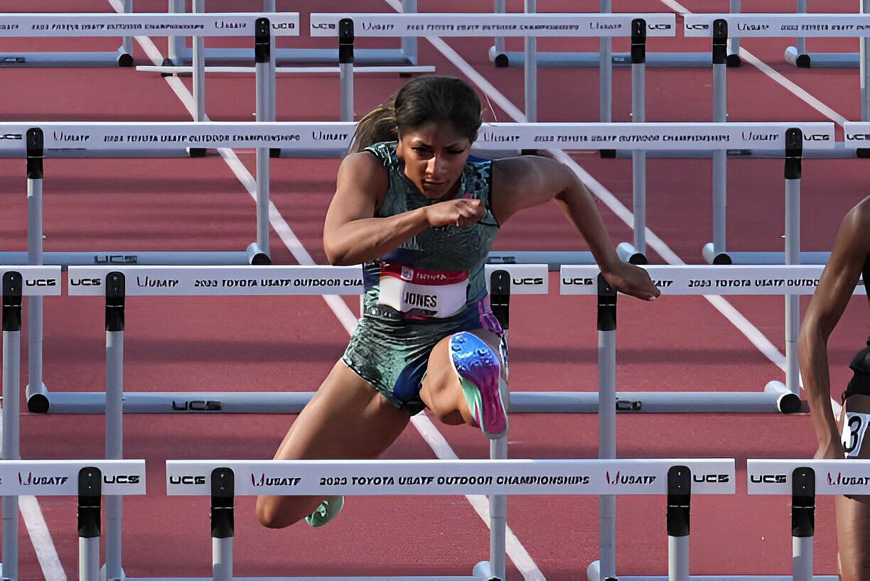 Tia Jones competes in the 100m Hurdles Open 2023 USATF Outdoor Championships