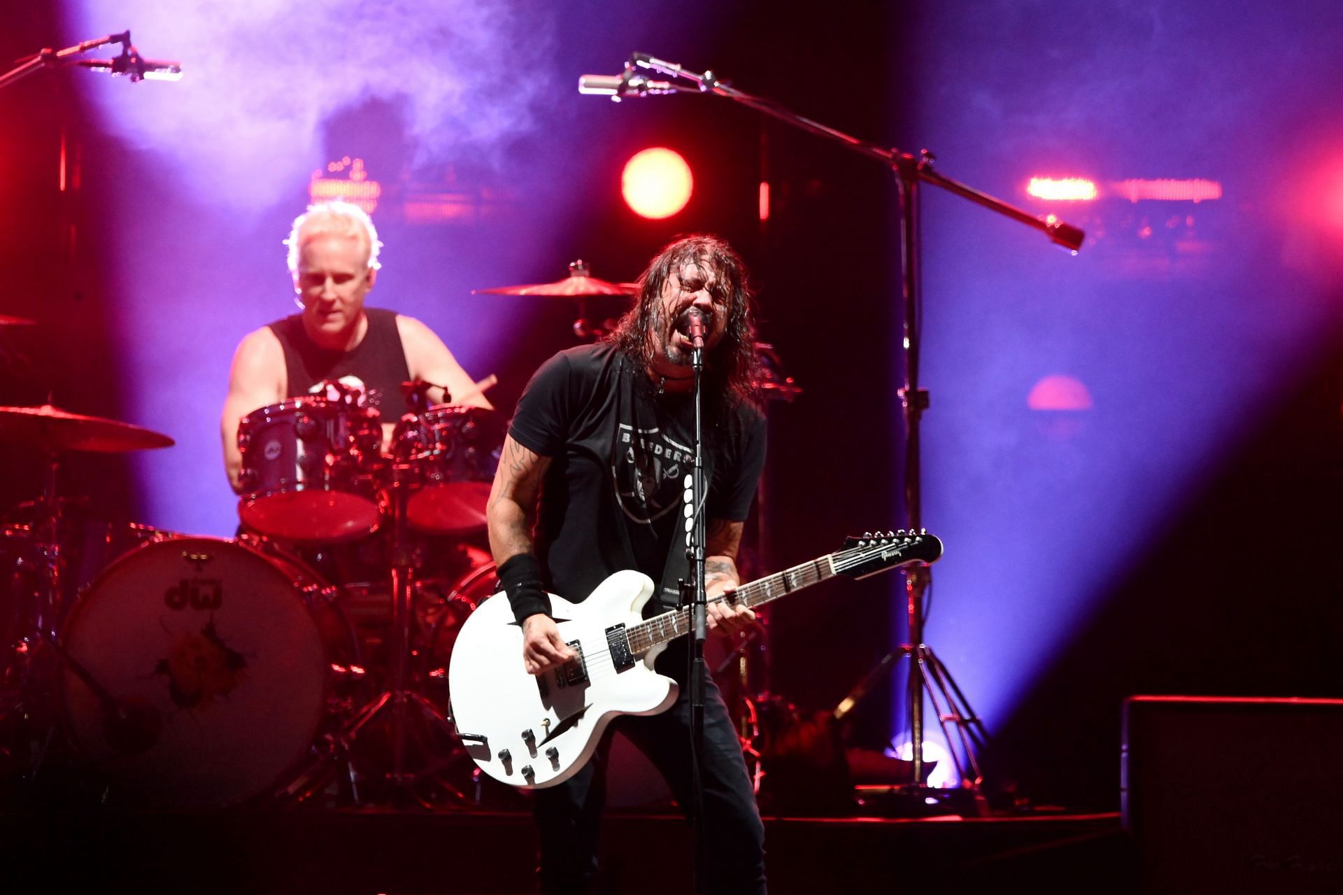 Foo Fighters dedicated My Hero to Eddie Van Halen and Wolfgang (Image via Daniel Boczarski / Getty Images)