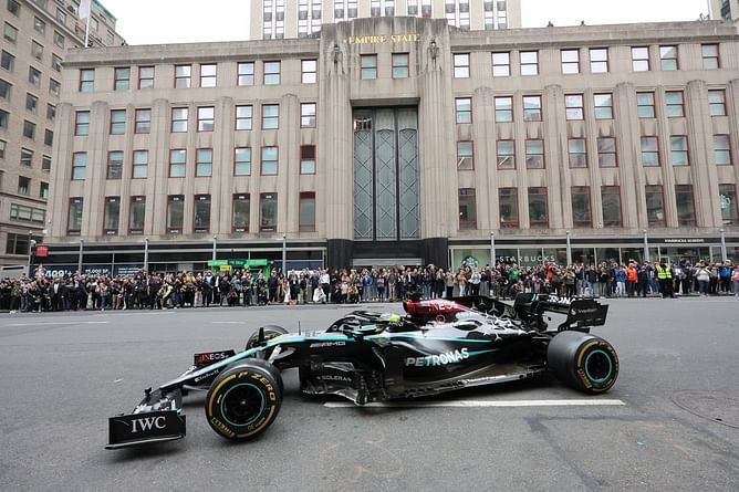 WATCH: Lewis Hamilton performs donuts on NYC streets in his Mercedes F1 car