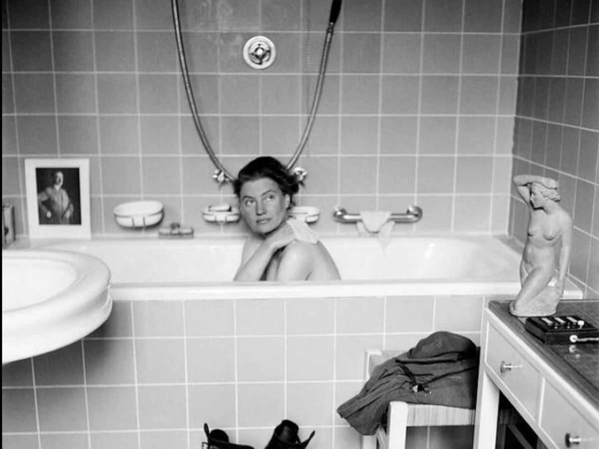 The iconic photograph of Miller inside Adolf Hitler&#039;s bathtub (Image via Instagram/ @leemillerarchives)