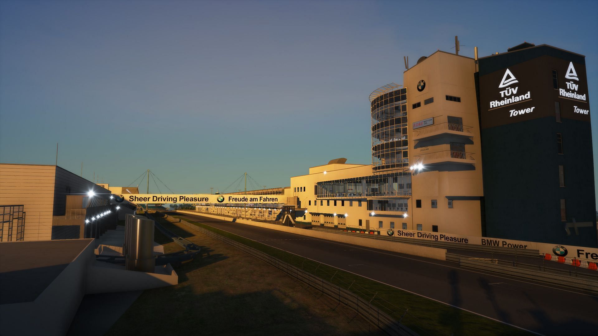 A racetrack mod is perfect for trying out your modded cars (Image via GTA5-Mods)