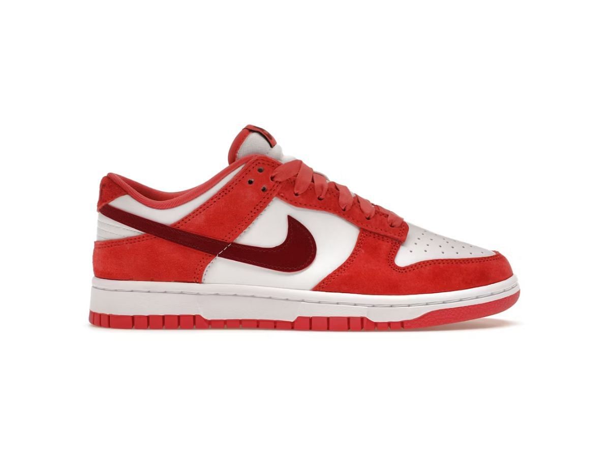 The Nike Dunk Low Valentine&#039;s Day (Image via StockX)