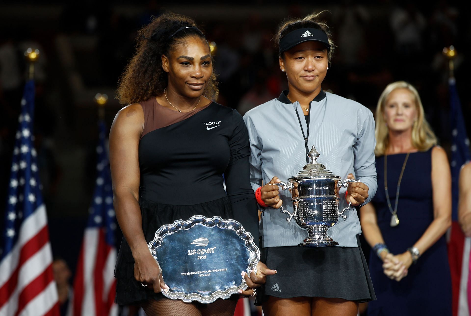 Serena Williams (L=left) and Naomi Osaka at the 2018 US Open trophy presentation