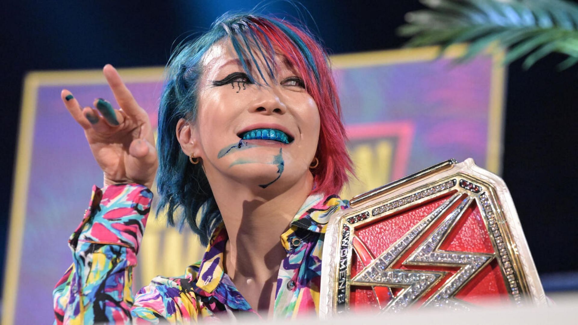 Controversial female WWE star breaks character to praise Asuka for ...