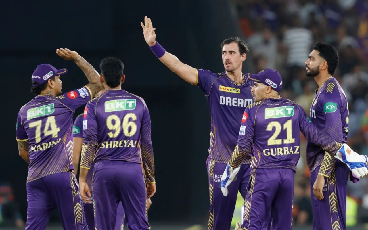 मिचेल स्टार्क ने गेंद से बरपाया कहर (Photo Courtesy: IPLt20.com)                               