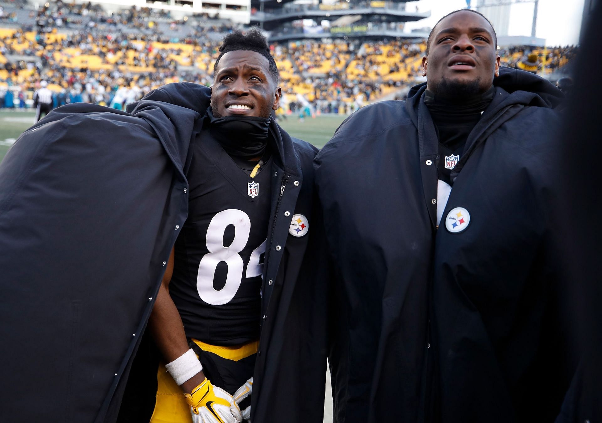 Atonio Brown, left, Le'Veon Bell right, during Wild Card Round - Miami Dolphins v Pittsburgh Steelers