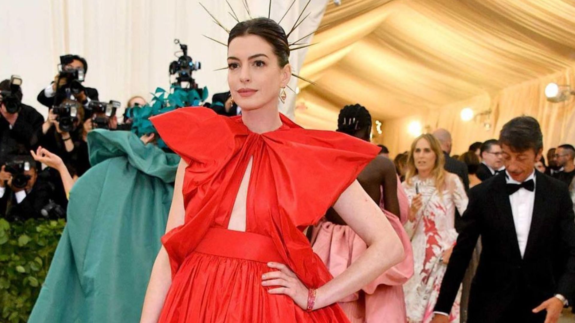 At Met Gala 2018 (Image via Instagram/ @annehathaway)